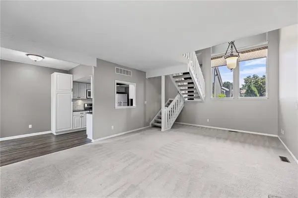 8058 Colony LN, Lenexa, KS 66215