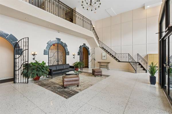 370 W Broadway #2A, Long Beach, NY 11561