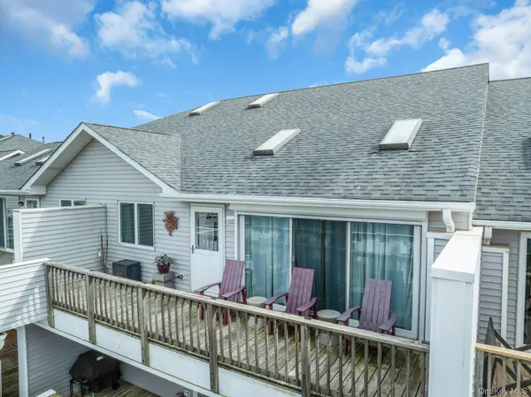 3104 Bluffs DR, Baiting Hollow, NY 11933