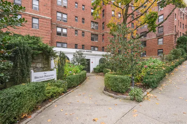 1 Broad Parkway #4L, White Plains, NY 10601