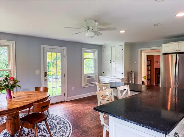 725 Traver RD, Pleasant Valley, NY 12569