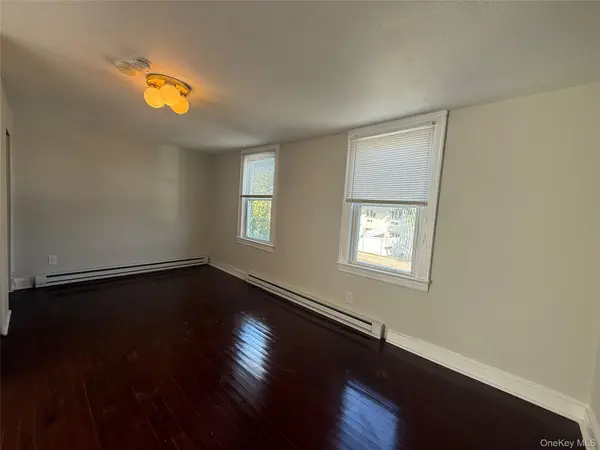 1 Birchwood AVE #Cottage, Port Washington, NY 11050