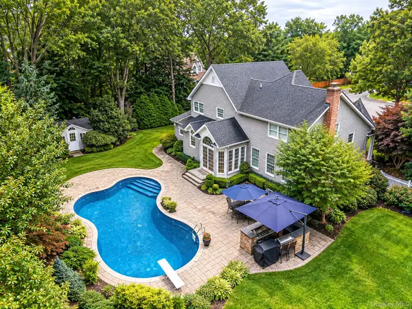 43 Locust DR, Nesconset, NY 11767