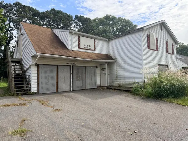 71 Matsunaye DR, Babylon, NY 11763