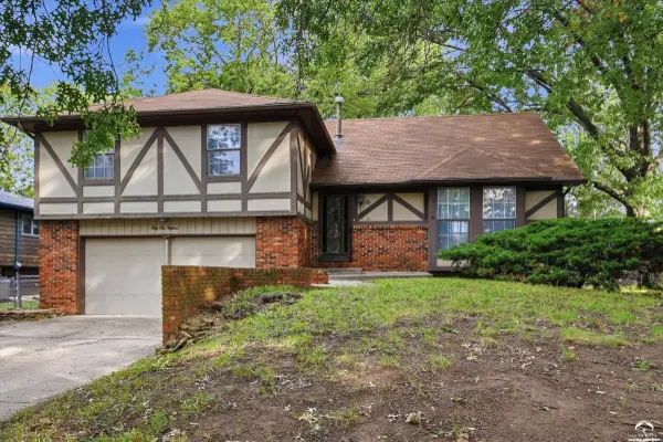 3418 W 10th TER, Lawrence, KS 66049