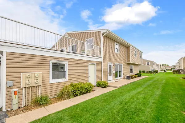 7961 163rd CT #226, Tinley Park, IL 60477