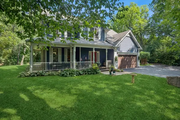 300 White Tail LN, Ingleside, IL 60041