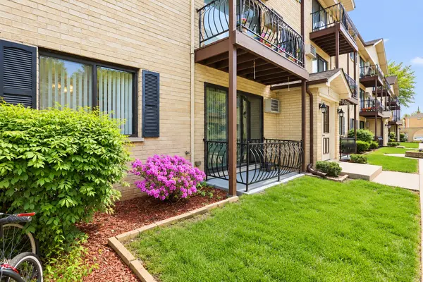 7218 W Wrightwood AVE #107, Elmwood Park, IL 60707