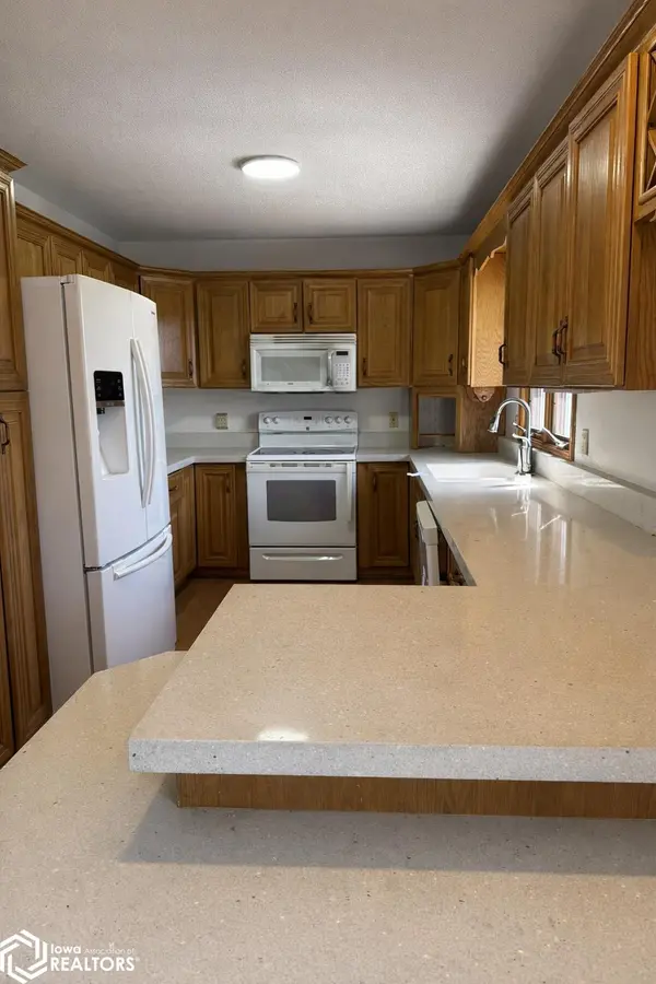 1202 N Walnut ST, Creston, IA 50801