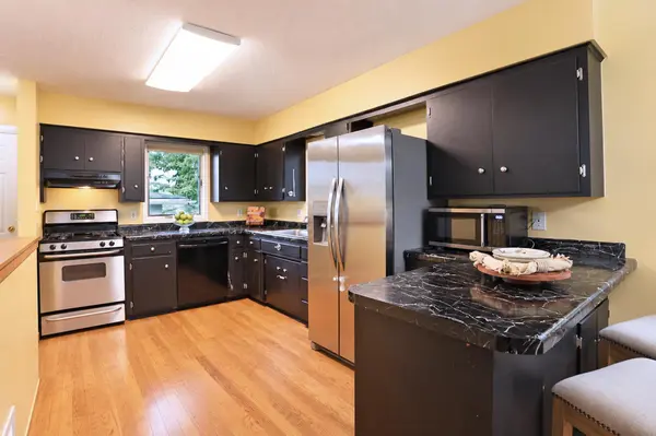 1404 Plainview LN, Albert Lea, MN 56007