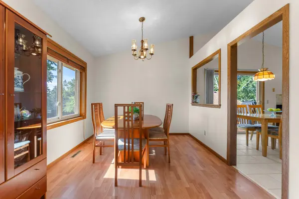 1013 Rushmore DR, Burnsville, MN 55306