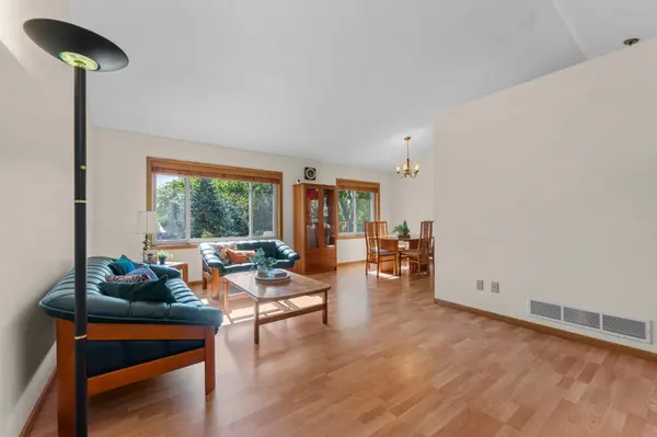 1013 Rushmore DR, Burnsville, MN 55306
