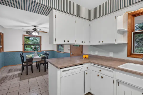 724 E 152nd ST, Burnsville, MN 55306