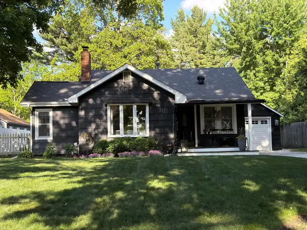 217 E Owasso LN, Shoreview, MN 55126