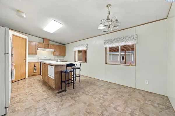 355 Old Inland Empire Hwy, #5 #5, Prosser, WA 99350-9207