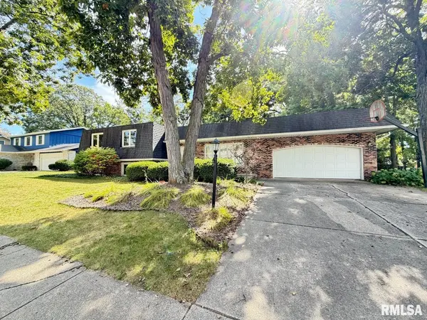 4804 W KNOBOAK DR, Peoria, IL 61615