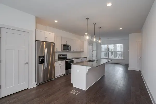 233 Cleveland St, Nashville, TN 37207