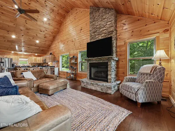 4965 Long Rifle Rd, Walland, TN 37886