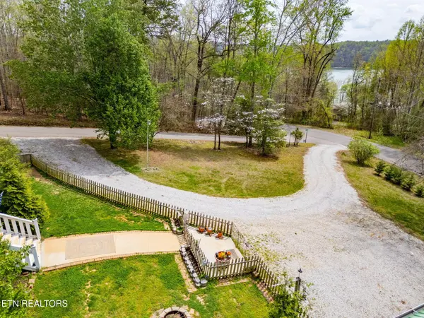 117 Watkins Lane, Jacksboro, TN 37757