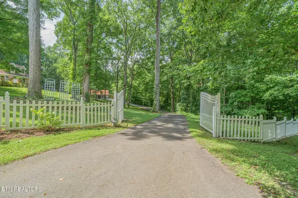 8708 Pedigo Ridge Way, Powell, TN 37849