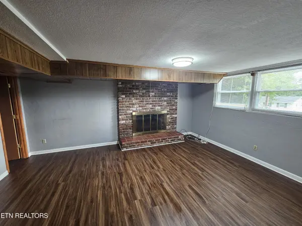 1725 S Forest Drive, Knoxville, TN 37920