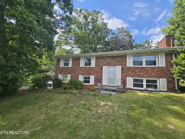 1725 S Forest Drive, Knoxville, TN 37920