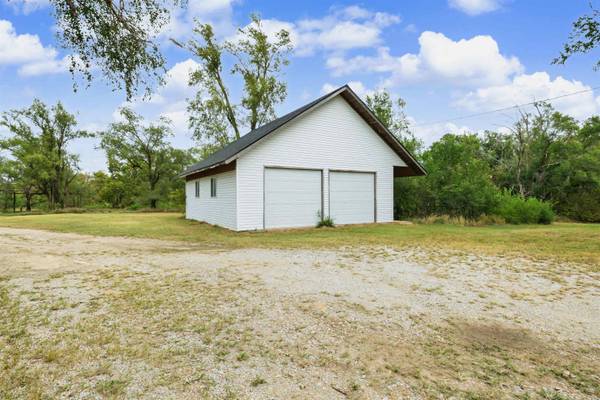 1218 Sunset Rd, Delphos, KS 67436