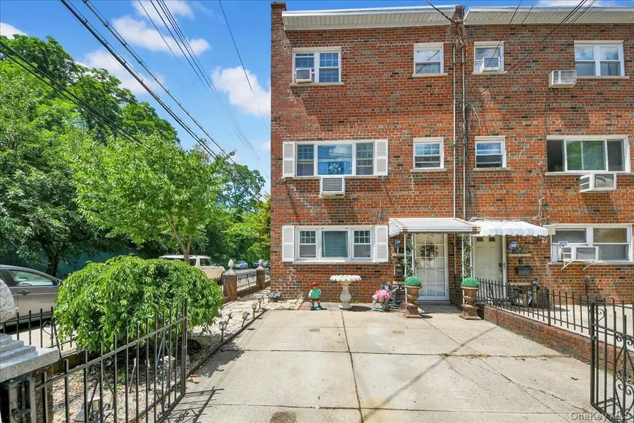 2521 Hollers AVE, Bronx, NY 10475