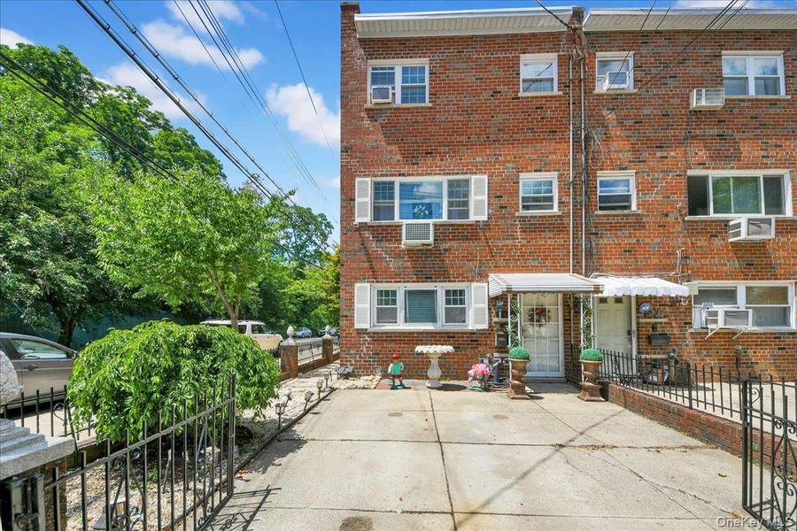 2521 Hollers AVE, Bronx, NY 10475