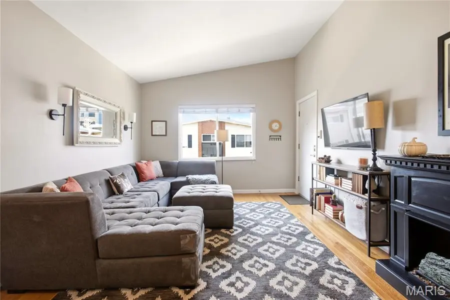129 E Washington AVE #2S, St Louis, MO 63122