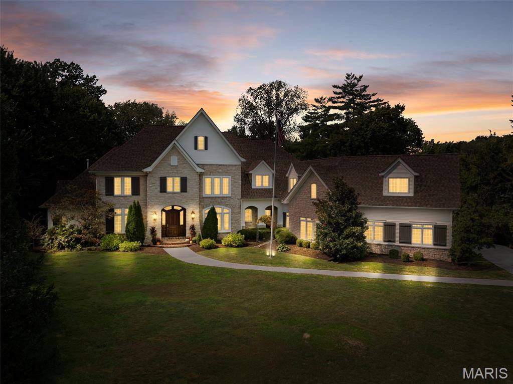 2457 Town And Country LN, Town And Country, MO 63131