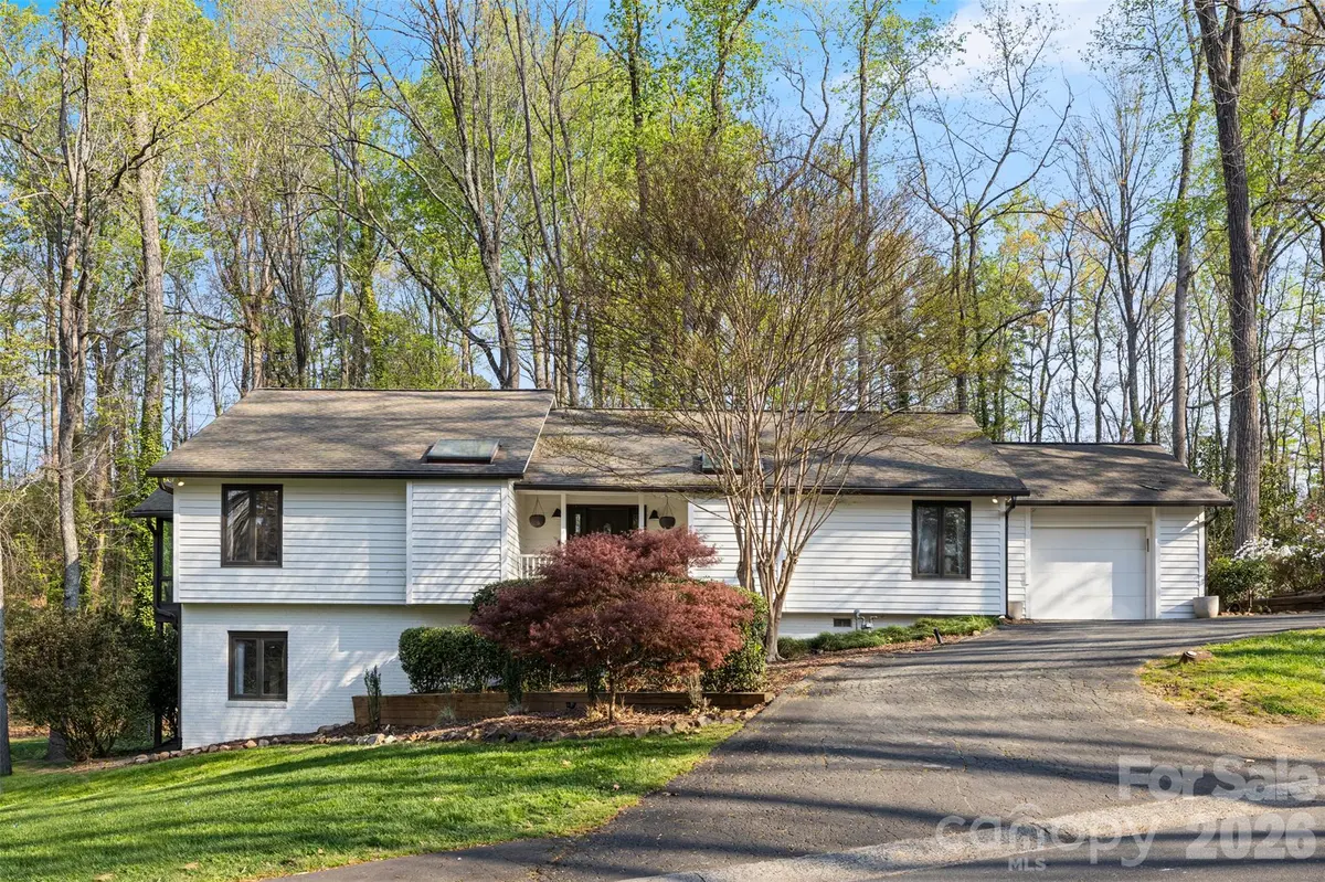 39 Honeysuckle Woods, Lake Wylie, SC 29710