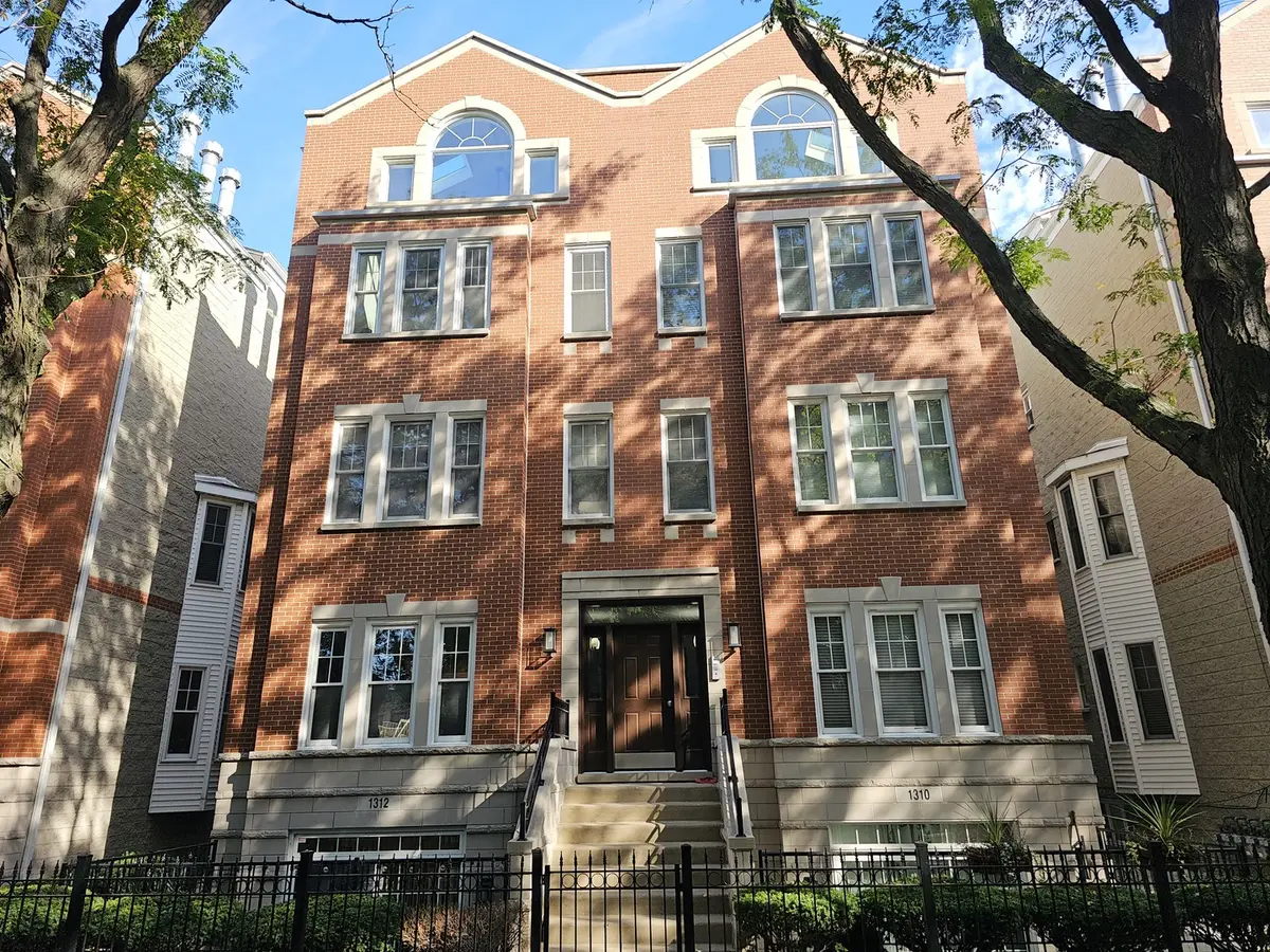 1310 W FLETCHER ST #2E, Chicago, IL 60657