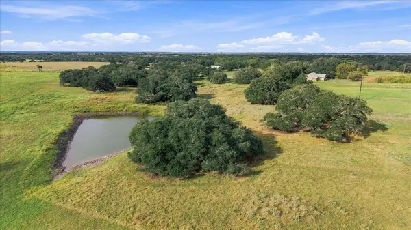 2561 Roitsch RD, Schulenburg, TX 78956