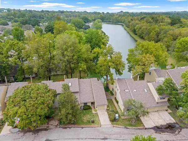 12325 Charlotte ST, Kansas City, MO 64146