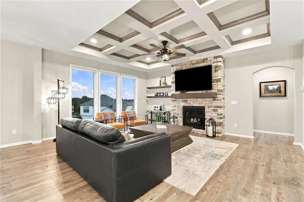 20909 W 189th ST, Spring Hill, KS 66083