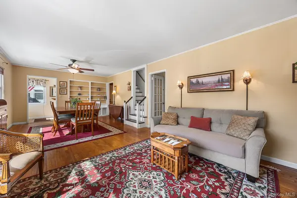 66 Randolph RD, White Plains, NY 10607