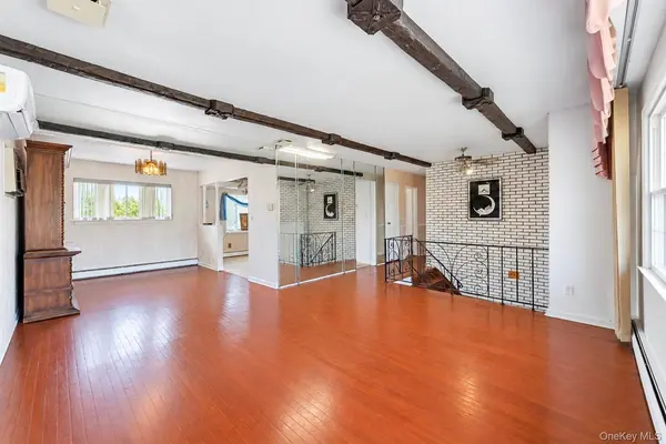 286 W 13th ST, Deer Park, NY 11729