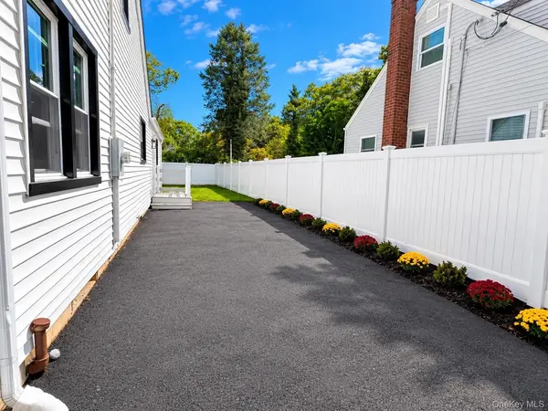 102 Pinewood DR, Shirley, NY 11967