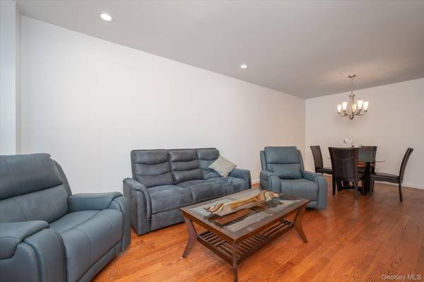 180 Spring DR, East Meadow, NY 11554