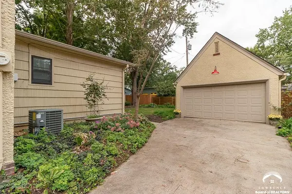 2209 Vermont ST, Lawrence, KS 66046