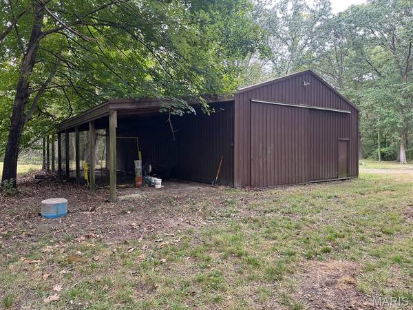 7029 Elm TRL, Walshville, IL 62091