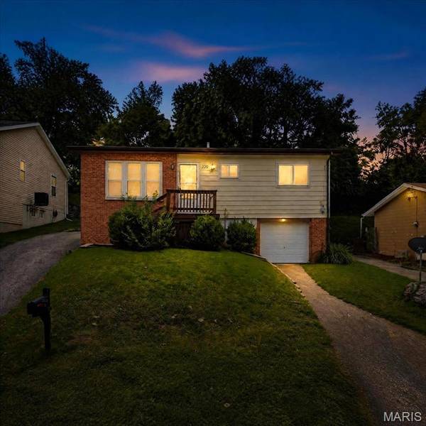 220 Ruggles RD, Ferguson, MO 63135