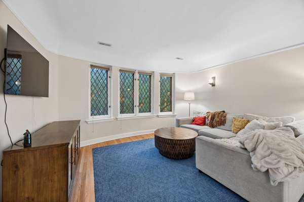 344 S Maple AVE #2B, Oak Park, IL 60302