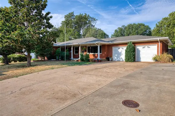 1119 Crestview DR, Elk City, OK 73644