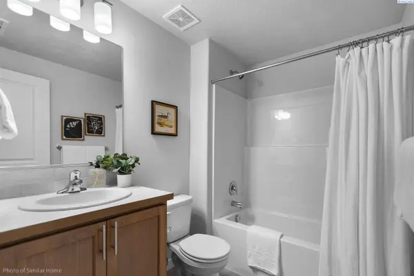 602 Pappys Way, Grandview, WA 98930