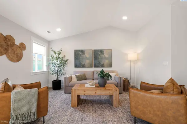 602 Pappys Way, Grandview, WA 98930