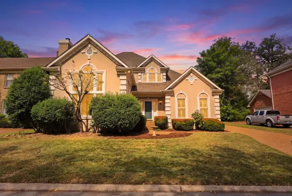 206 Belle Lake Dr, Nashville, TN 37221
