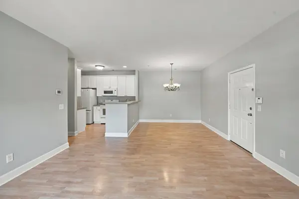 7007 Lenox Village Dr #D-5, Nashville, TN 37211