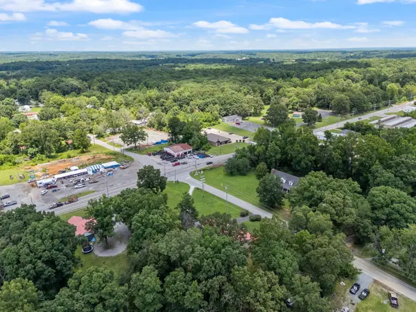 7436 Johnny Crow Rd, Lyles, TN 37098